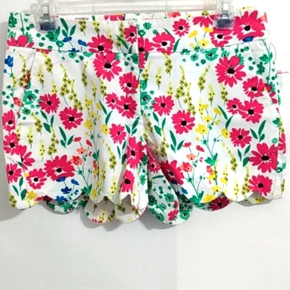 CROWN & IVY NWT SHELBY FLORAL SHORTS SIZE 4P - Picture 3 of 10